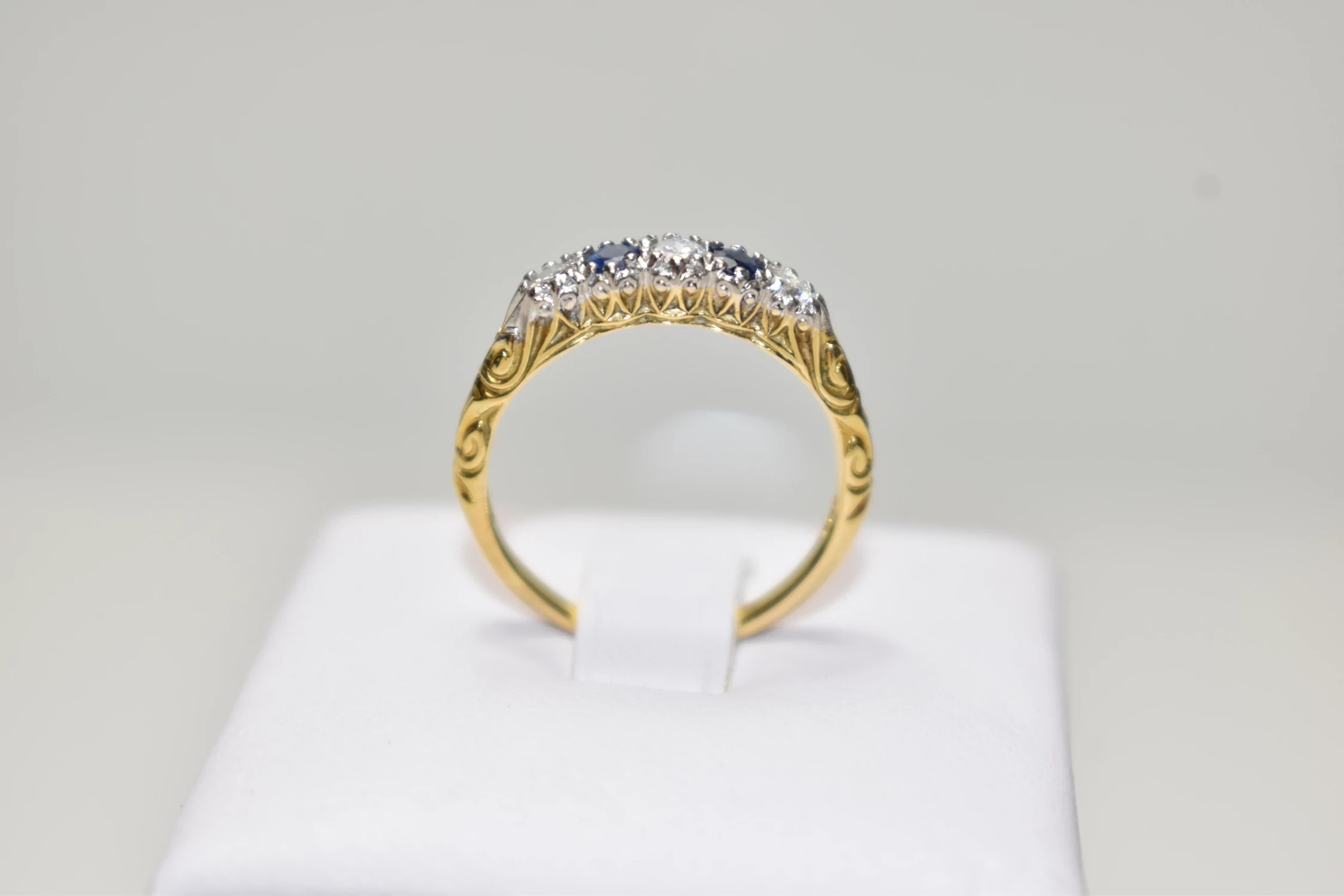 zloty-pierscionek-z-kamieniami-750-353g-r13-1x-diament-2x-szafir-ean-gtin-3612030187339