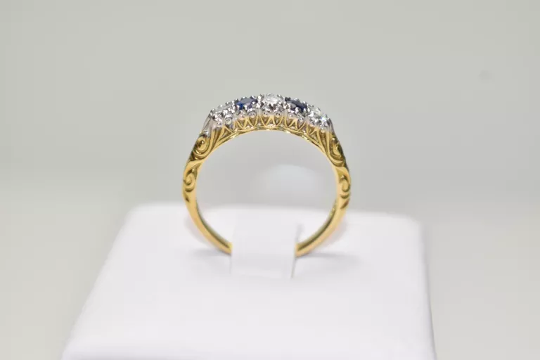 zloty-pierscionek-z-kamieniami-750-353g-r13-1x-diament-2x-szafir-ean-gtin-3612030187339