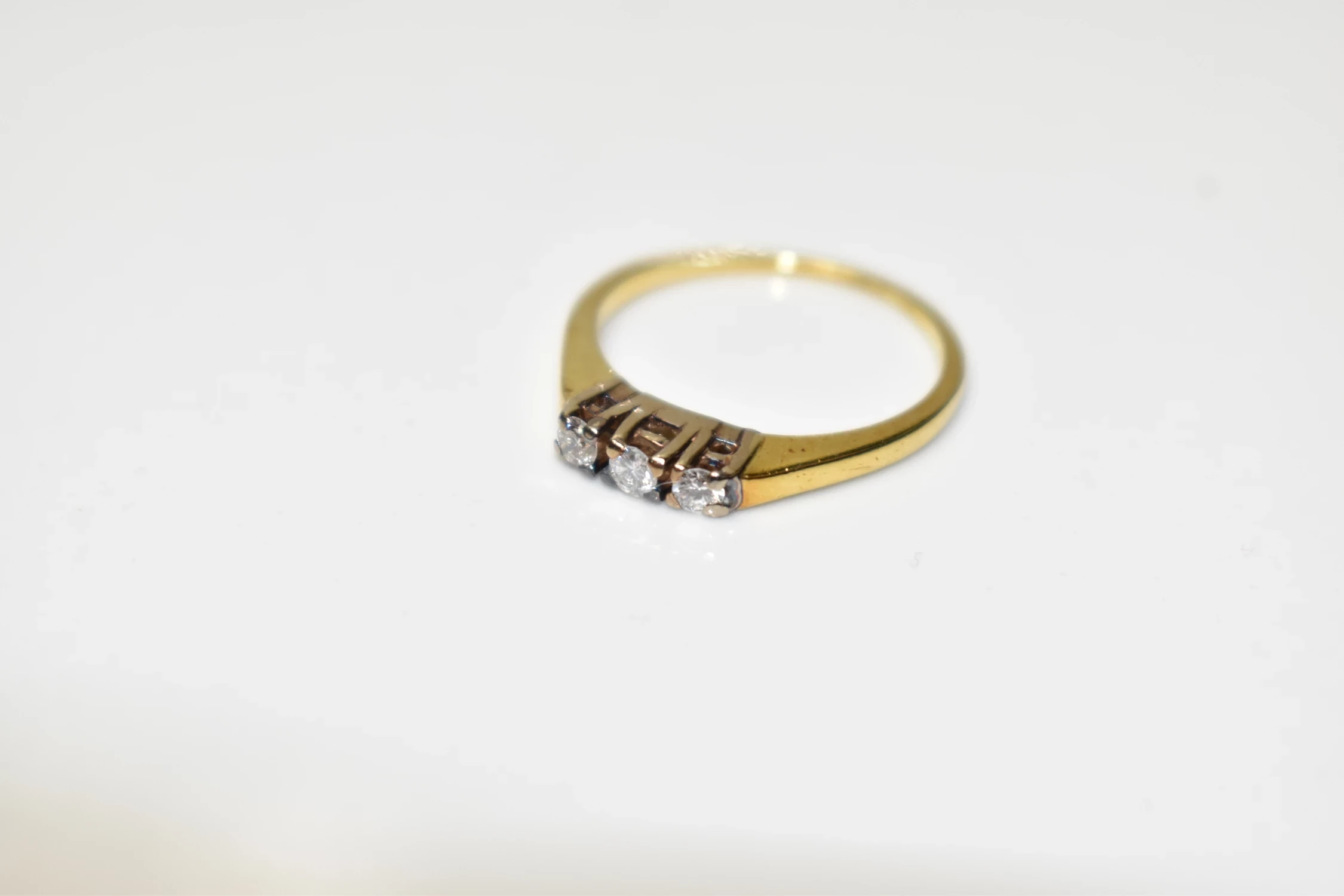 zloty-pierscionek-z-kamieniami-585-199g-r10-3x-brylant-013ct-rodzaj-2205-16