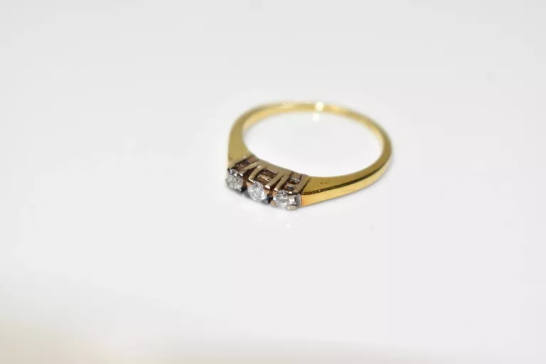 zloty-pierscionek-z-kamieniami-585-199g-r10-3x-brylant-013ct-rozmiarsrednica-wew-mm-372-10