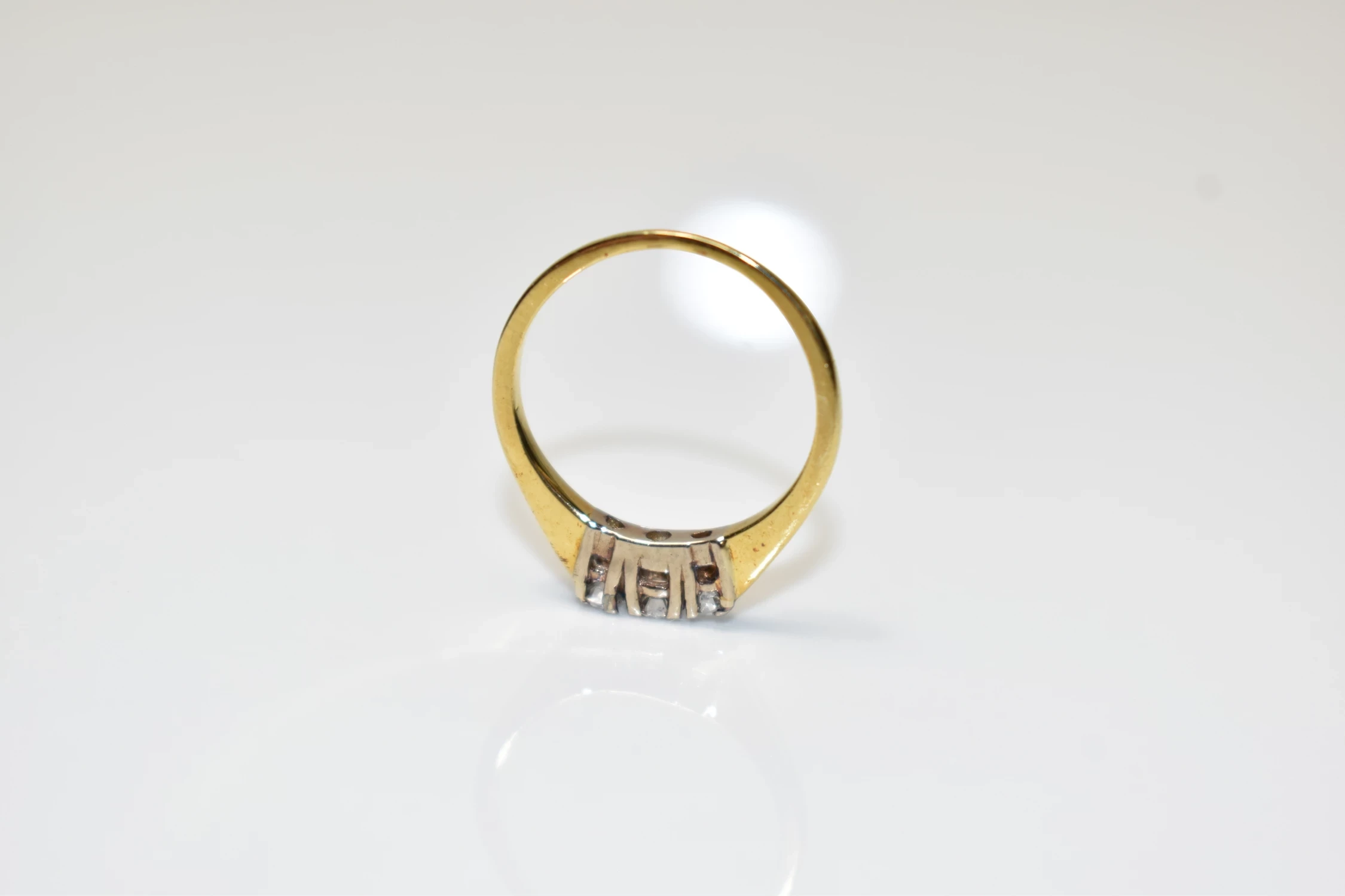 zloty-pierscionek-z-kamieniami-585-199g-r10-3x-brylant-013ct-material-15835-2