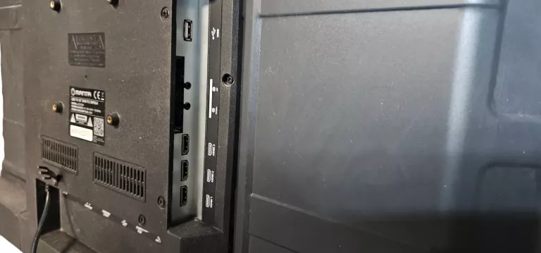 tv-manta-32-nozki-bez-srubek-plamy-na-matrycy-pilot-opis-ean-gtin-5902510607074