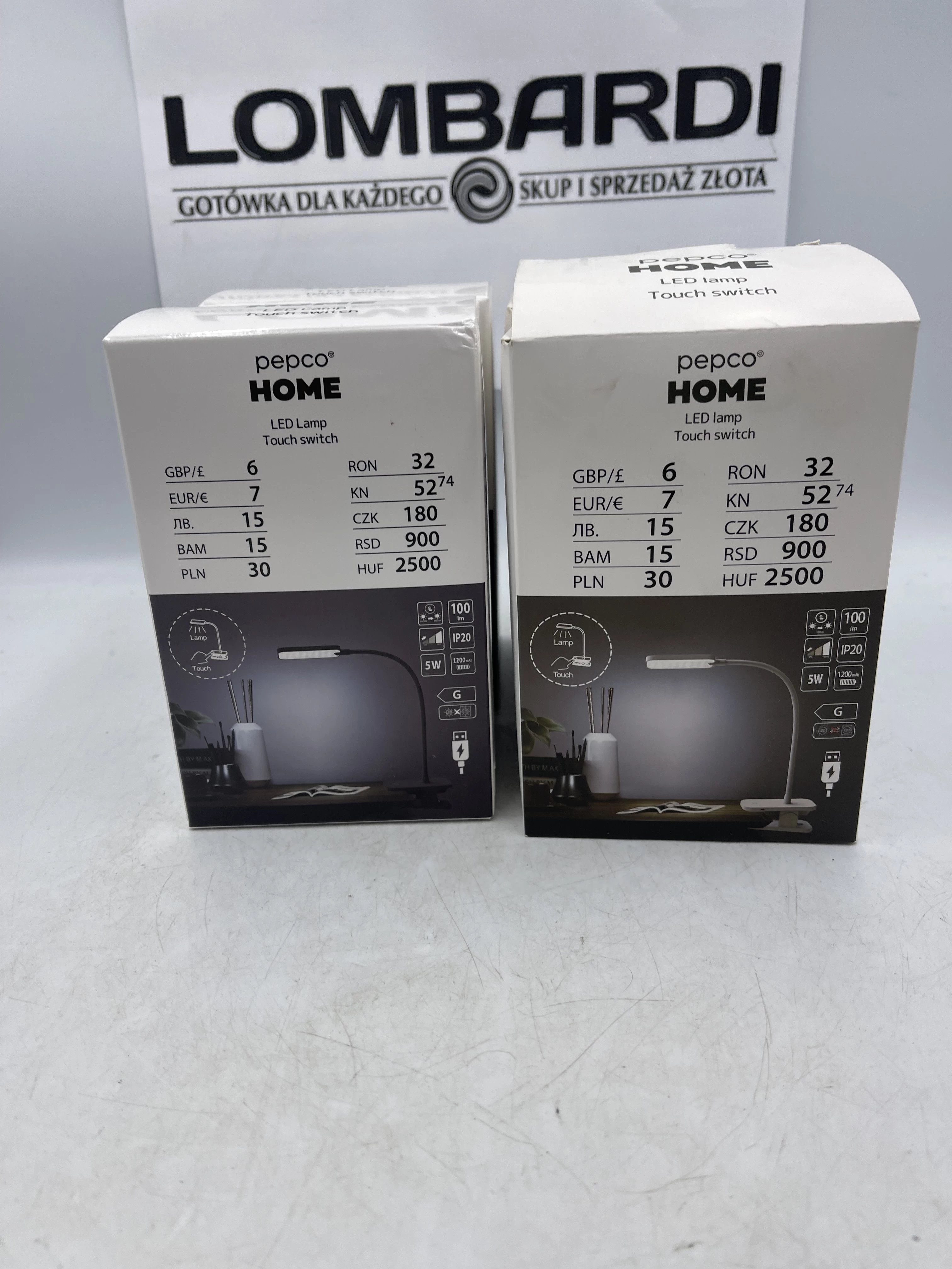 lampka-biurkowa-led-usb-pepco-home-czarnabiala-kolekcja-pepco