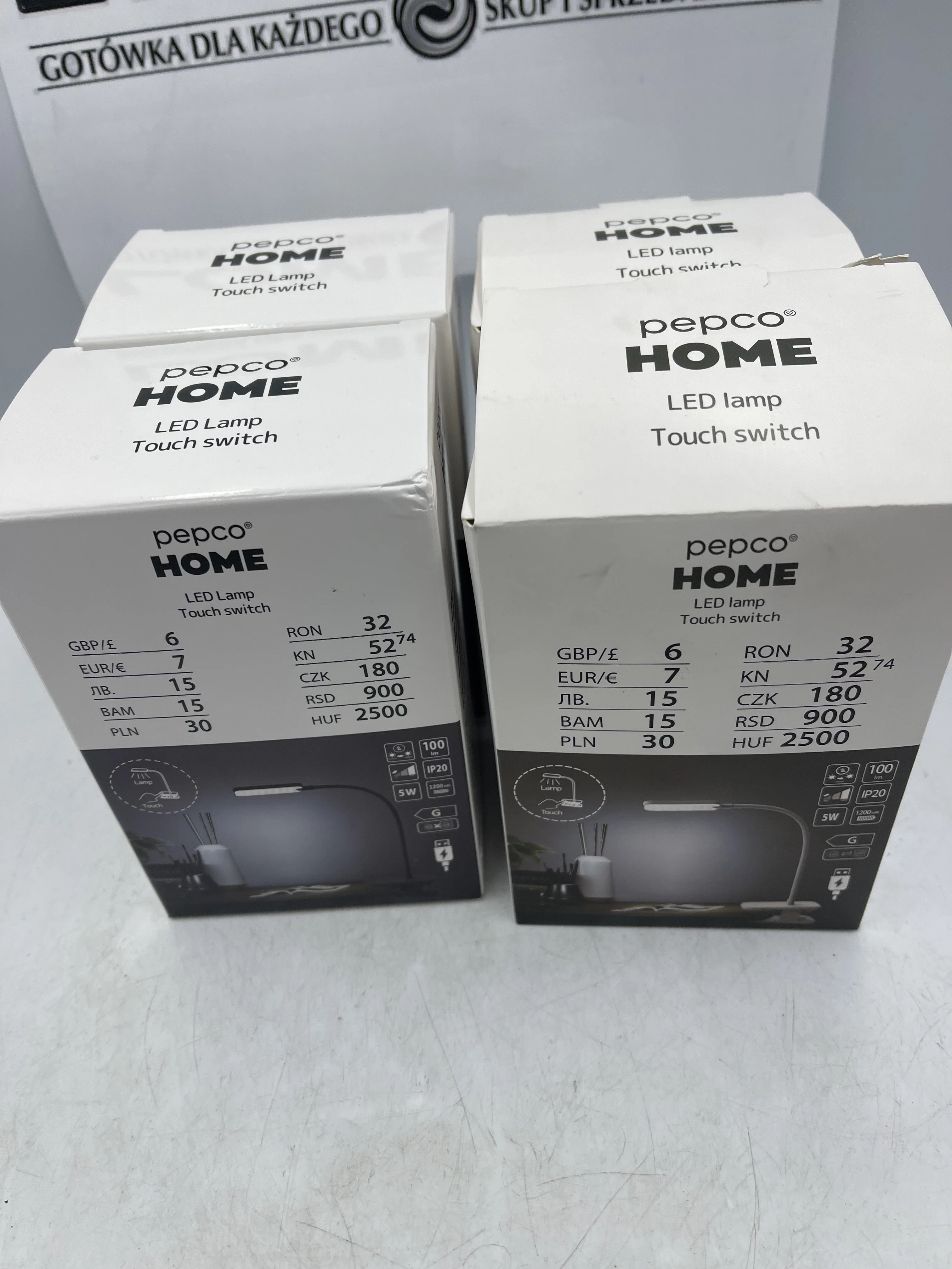 lampka-biurkowa-led-usb-pepco-home-czarnabiala-rodzaj-gwintu-zintegrowane-zrodlo-led