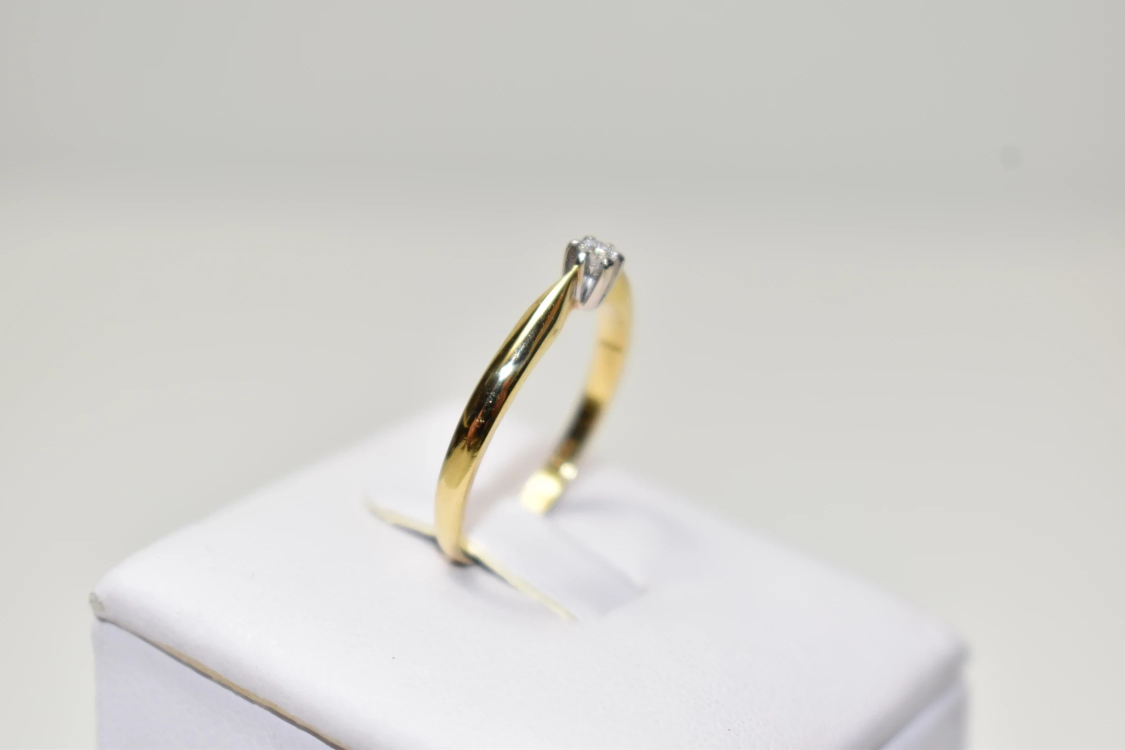 zloty-pierscionek-585-187g-r13-1x-brylant-005ct-stan-11323-2