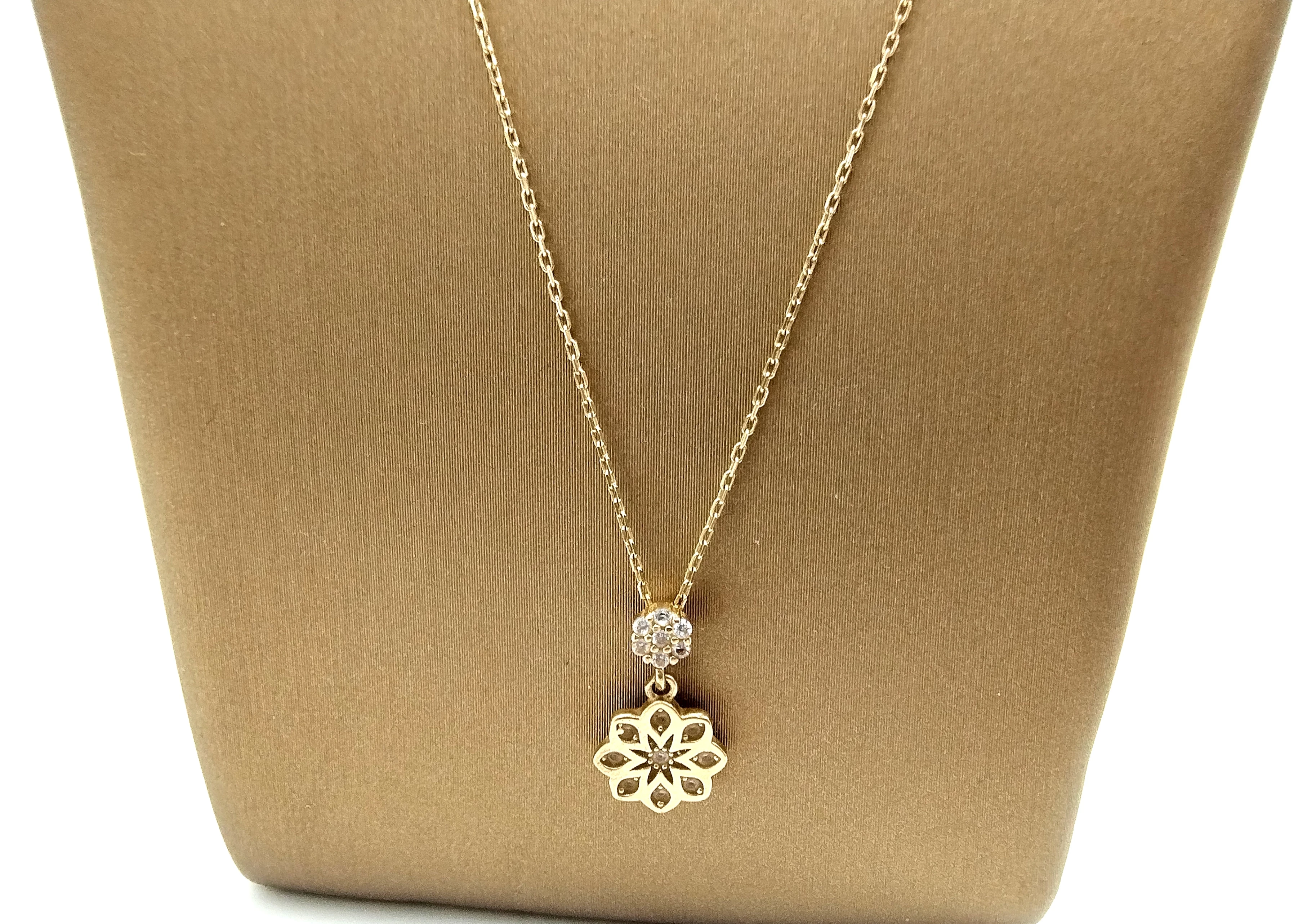 delikatny-zloty-lancuszek-z-zawieszka-585170g-splot-inny-splot