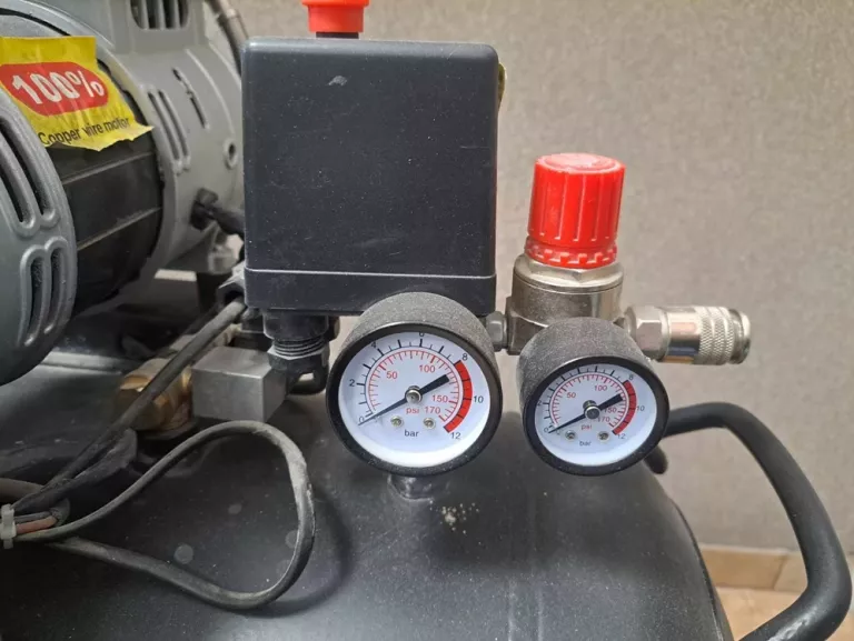 KOMPRESOR BEZOLEJOWY BARRACUDA SLSG-100L