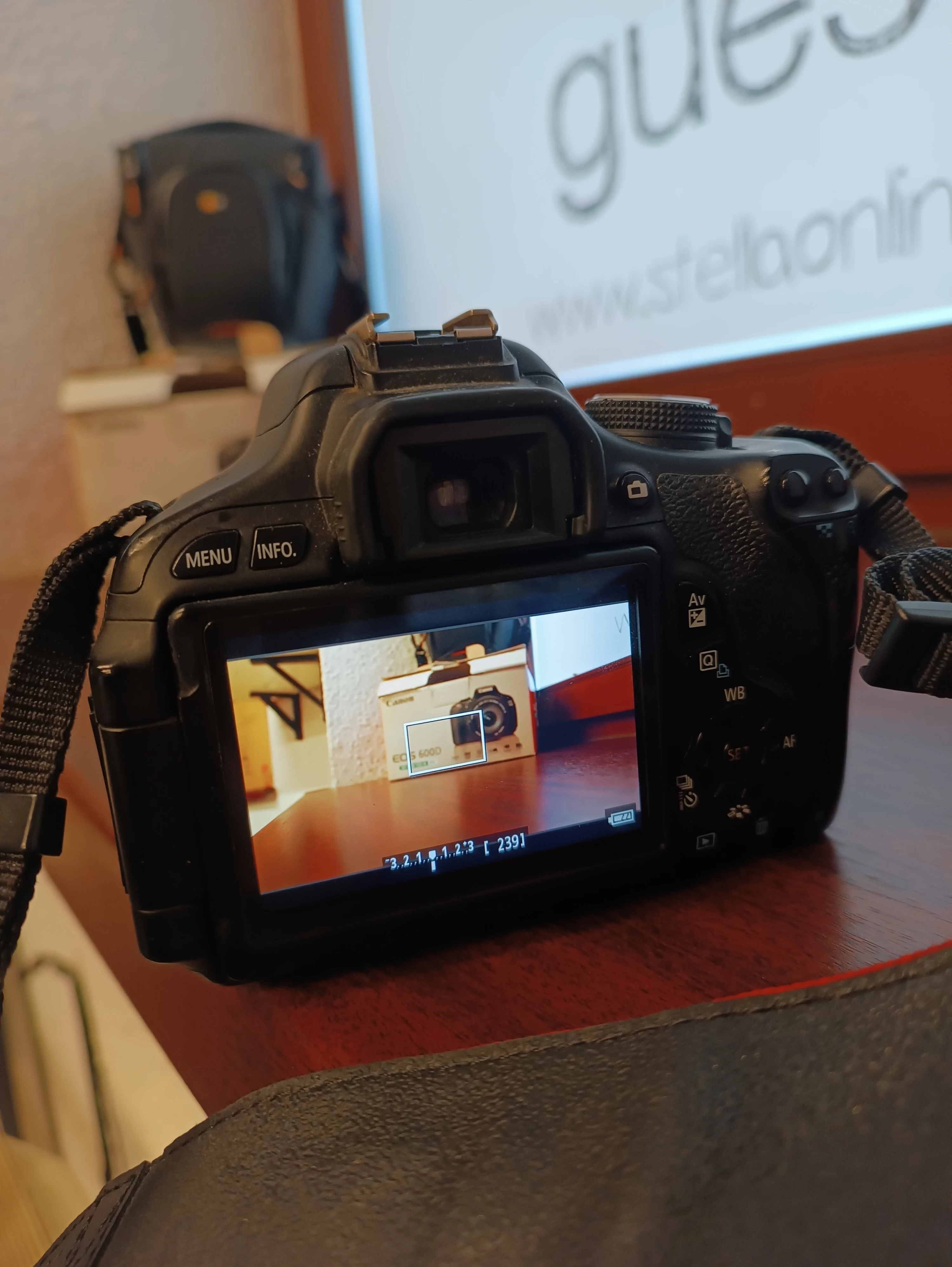 aparat-lustrzanka-canon-ds126311-eos-600d-rozmiar-matrycy-aps-c