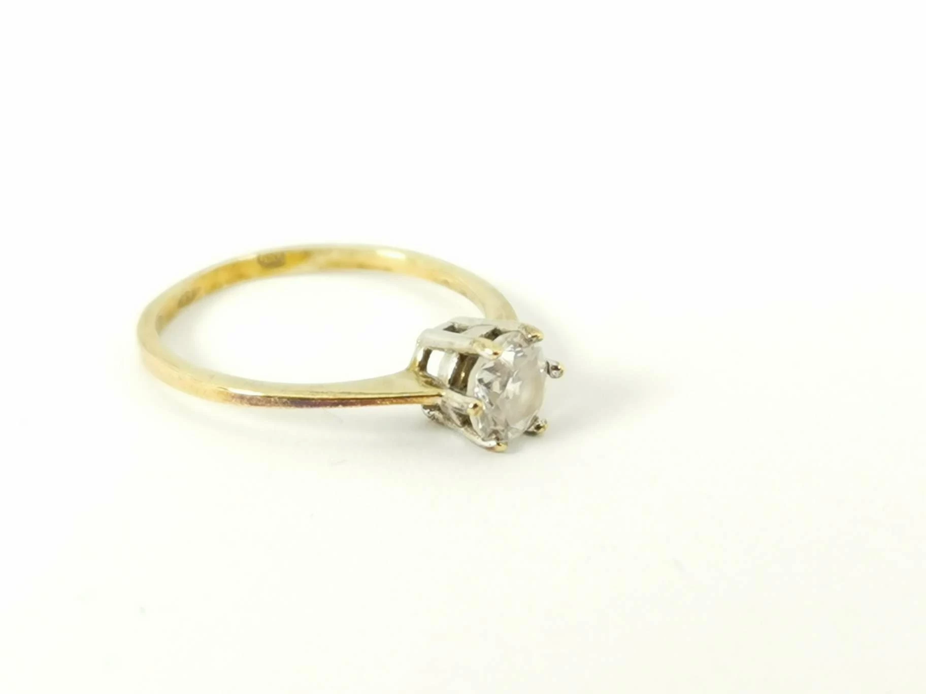 piekny-zloty-pierscionek-333-107-rodzaj-wyrob-jubilerski