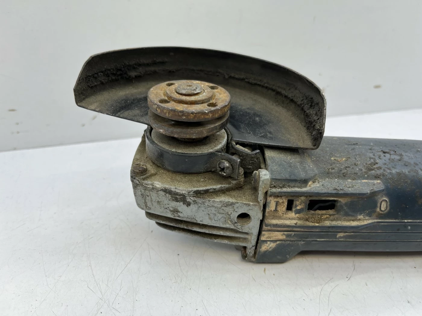 szlifierka-katowa-rodzaj-zasilania-sieciowe