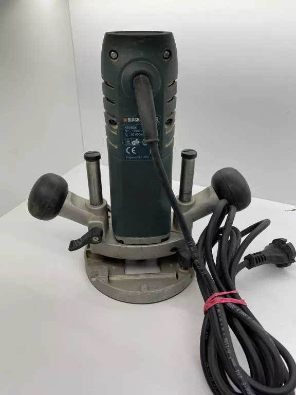 FREZARKA GÓRNOWRZECIONIOWA BLACK DECKER KW800 710W