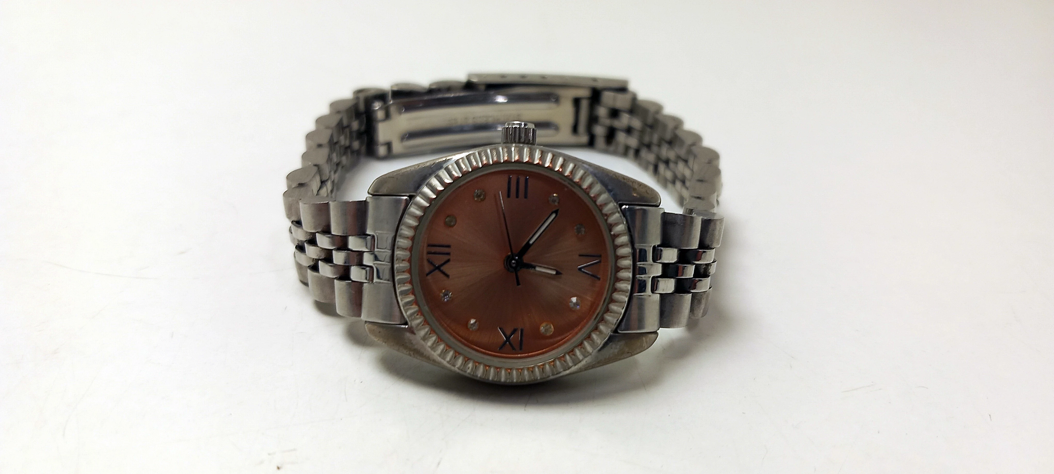 zegarek-damski-avon-na-sr626sw-ksztalt-koperty-okragla