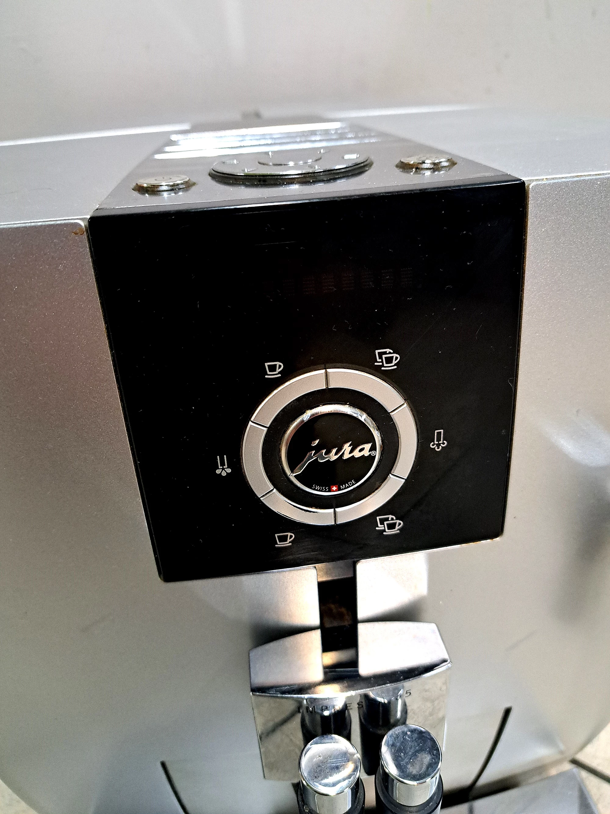 automatyczny-ekspres-cisnieniowy-jura-impressa-j5-stan-uzywany