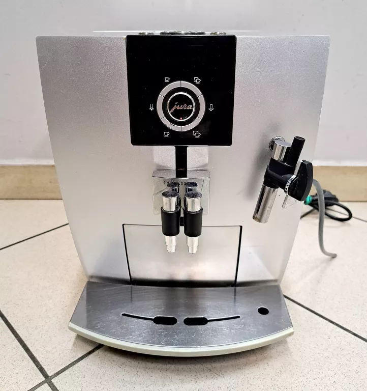 automatyczny-ekspres-cisnieniowy-jura-impressa-j5-pilsudskiego-8-konskie-unico