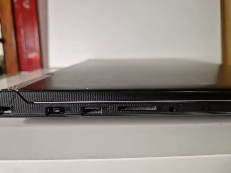 LAPTOP LENOVO IDEAPAD 700-17ISK + ZASILACZ 8GB-1TB-INTEL CORE I5