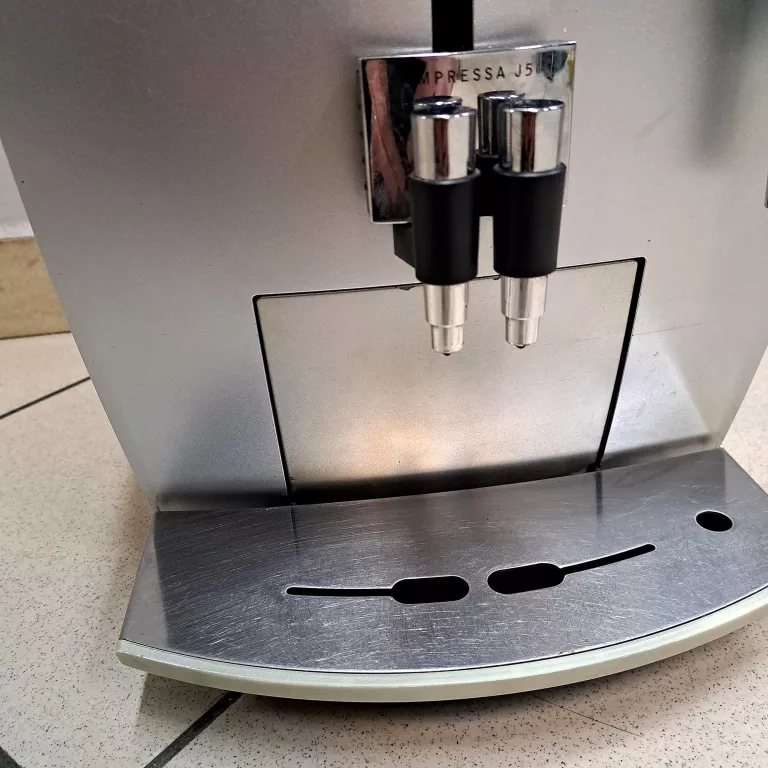 automatyczny-ekspres-cisnieniowy-jura-impressa-j5-marka-jura