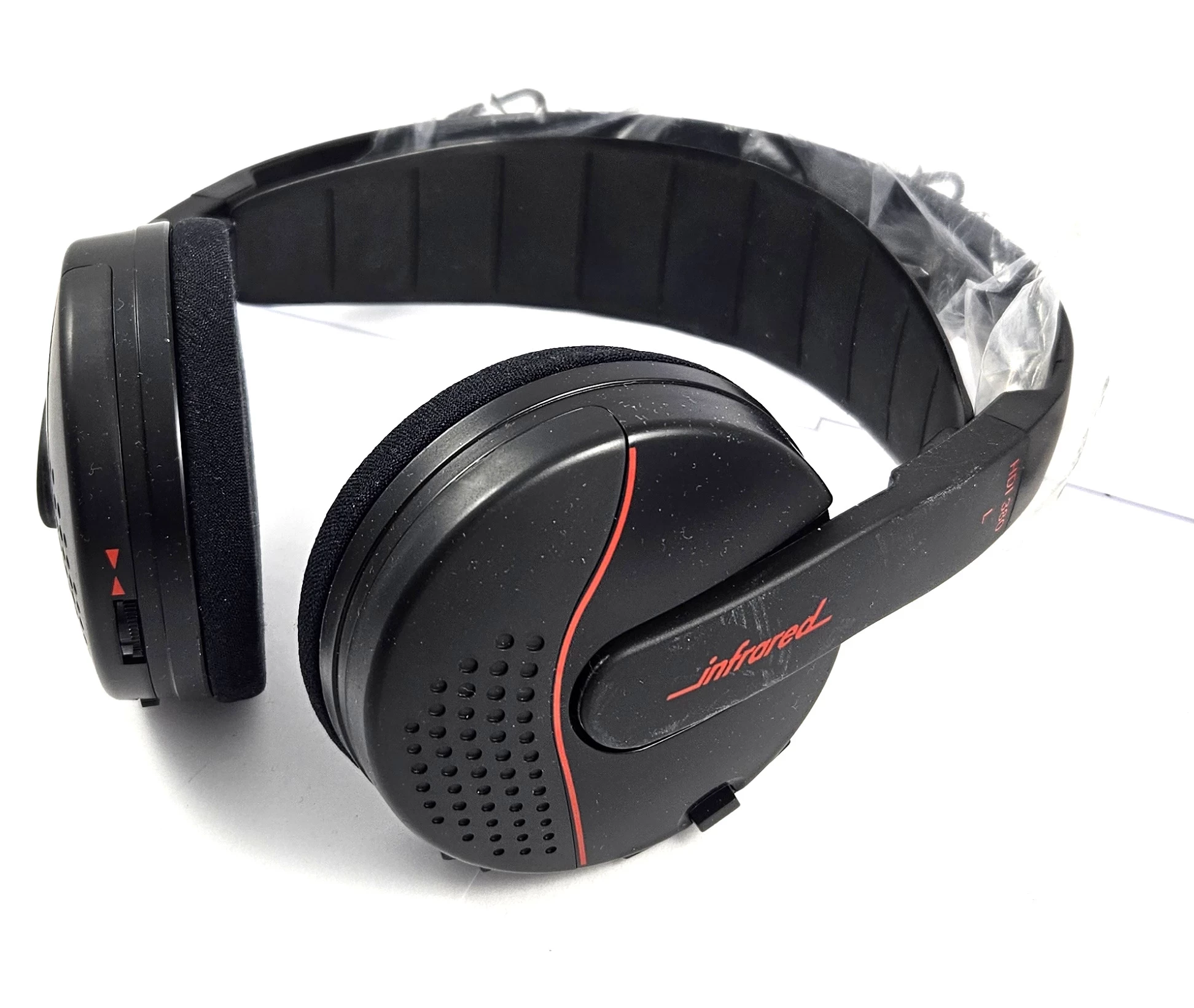 sluchawki-wokoluszne-sennheiser-is-380-model-250441-1920940