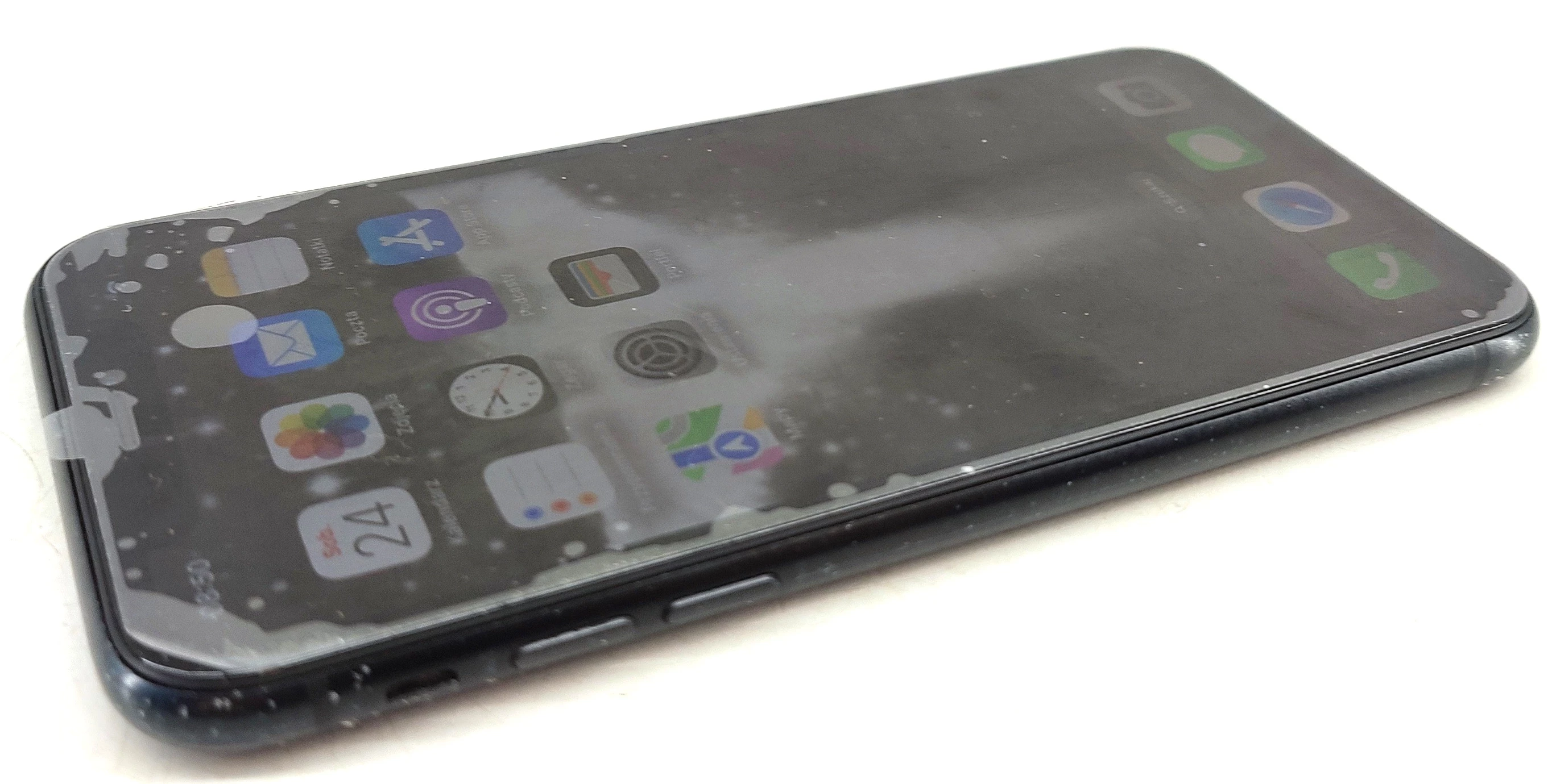 telefon-iphone-xr-typ-smartfon