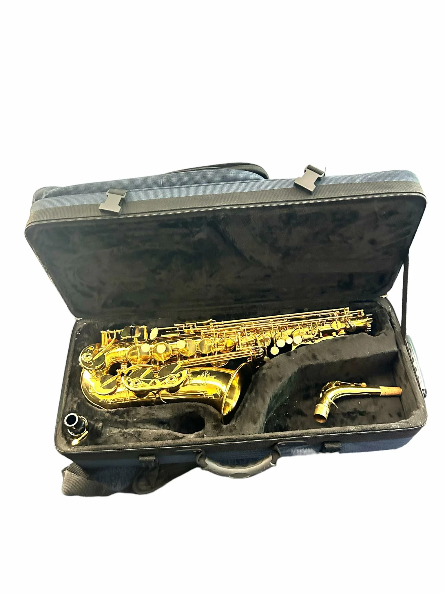 saksofon-altowy-buffet-crampon-seria-100-walizka-marka-buffet-crampon