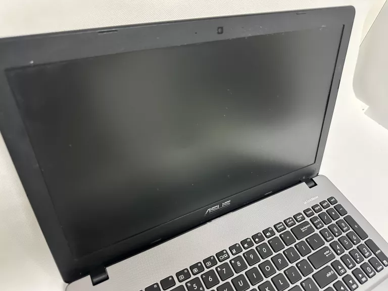 LAPTOP ASUS X550V