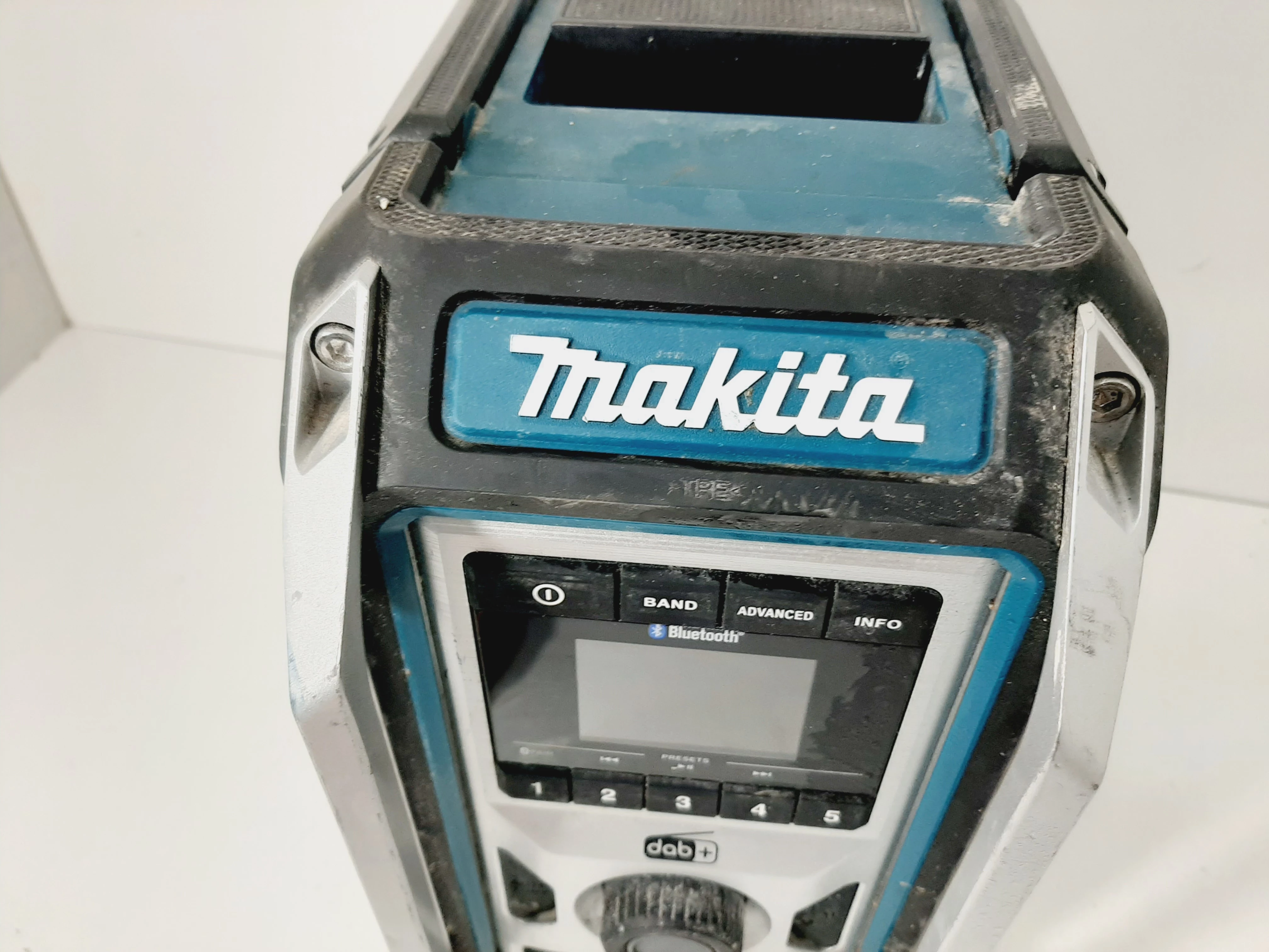 radio-budowlane-makita-dmr115-komunikacja-bluetooth