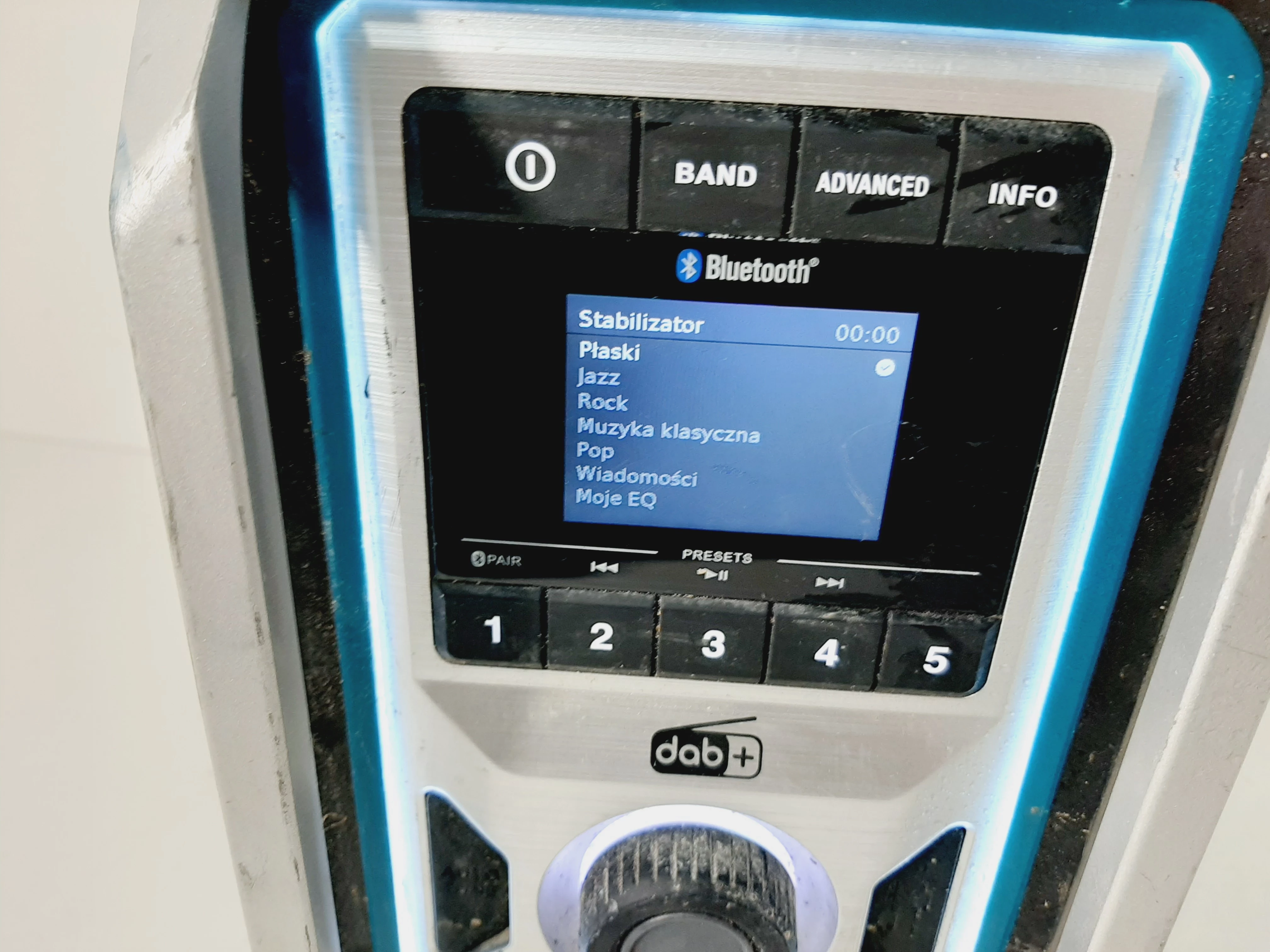 radio-budowlane-makita-dmr115-ean-gtin-0088381886949