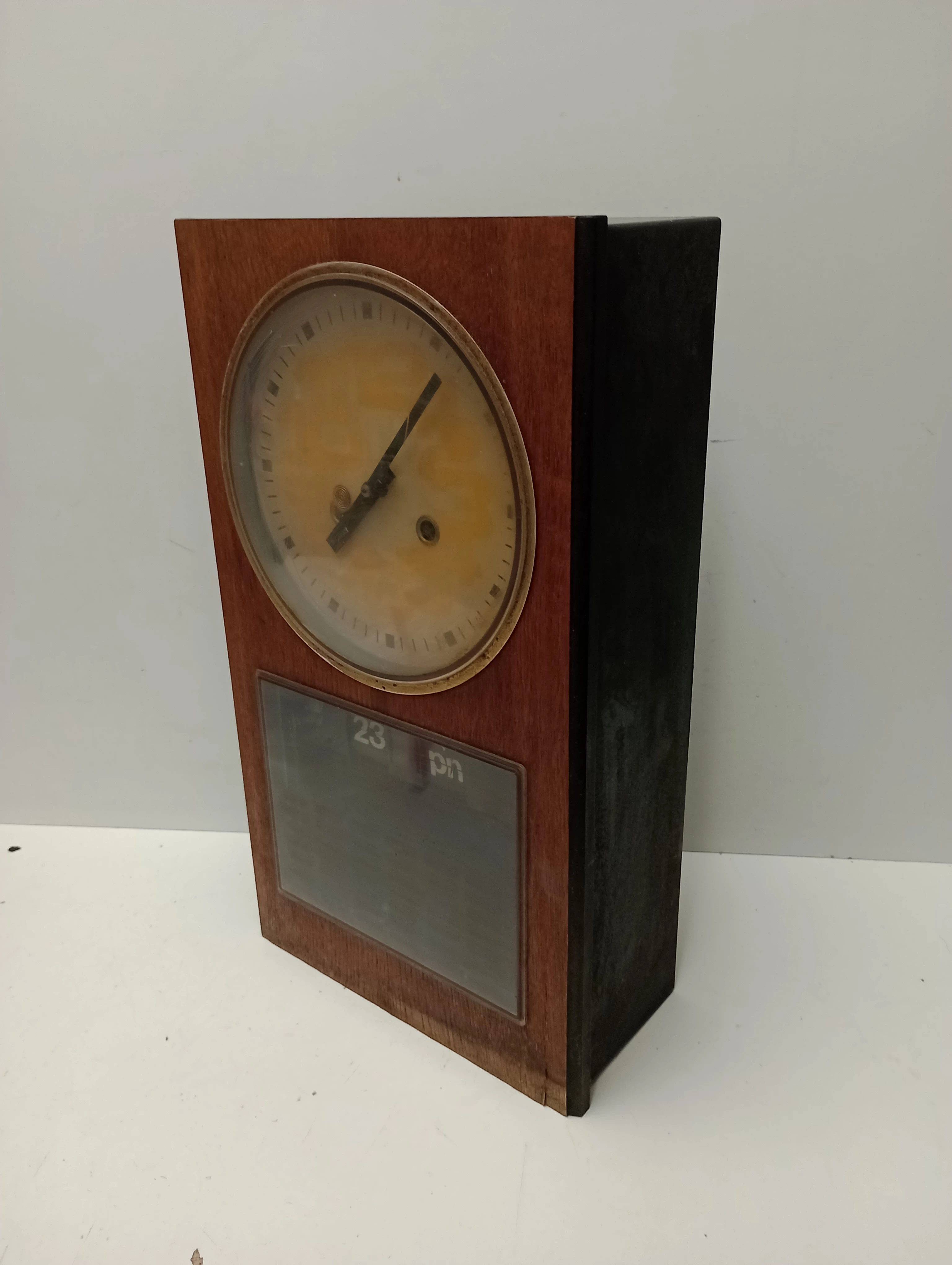 zegar-scienny-metron-prl-stan-do-renowacji