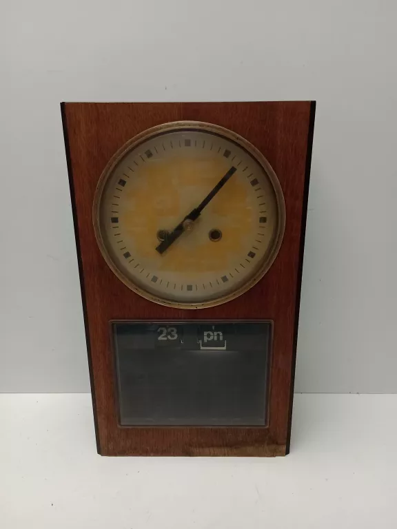 zegar-scienny-metron-prl-osiedle-teatralne-3u15-krakow