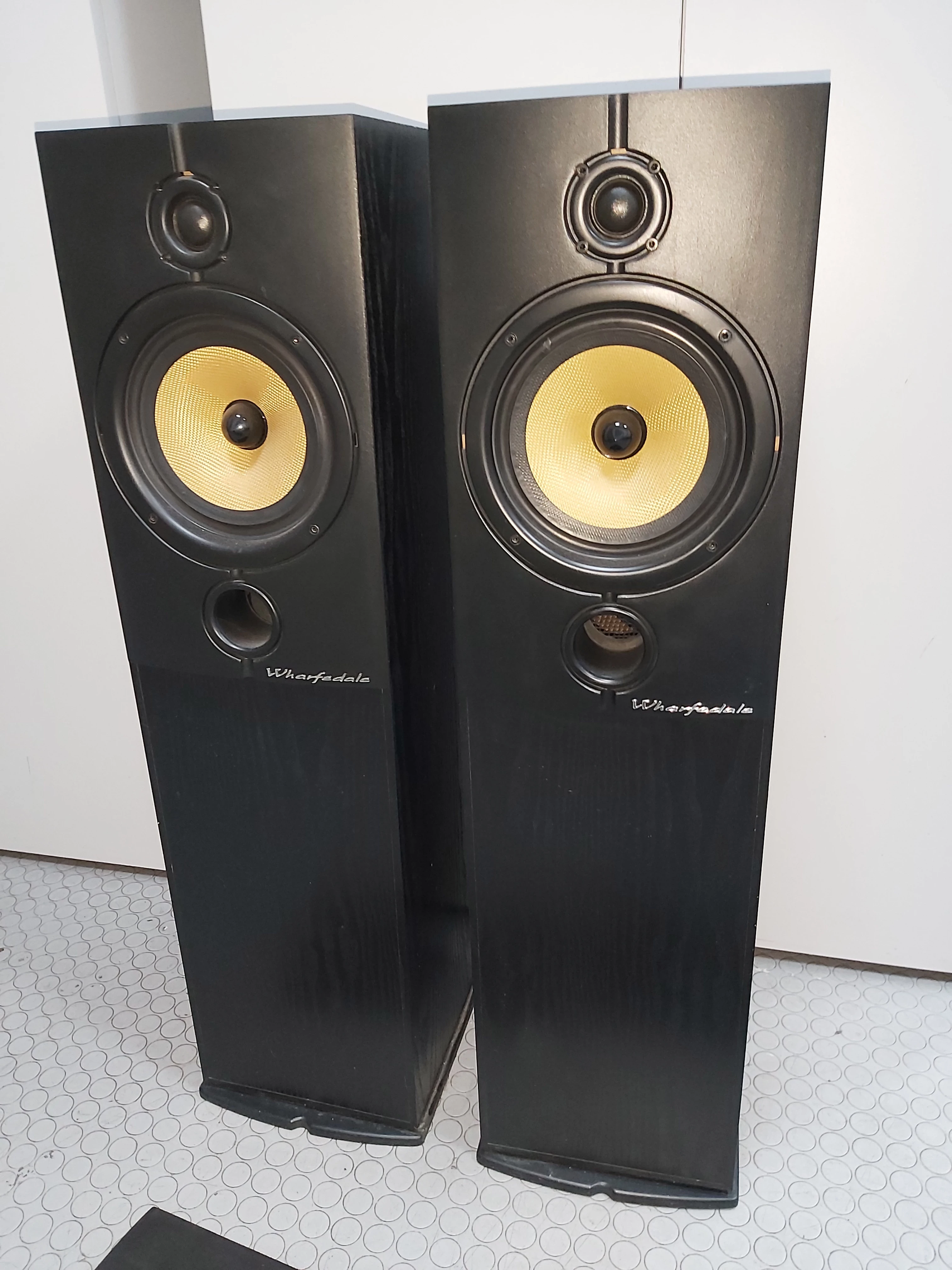 kolumny-podlogowe-wharfedale-diamond-83-2-szt-okazja-slowackiego-17-katowice