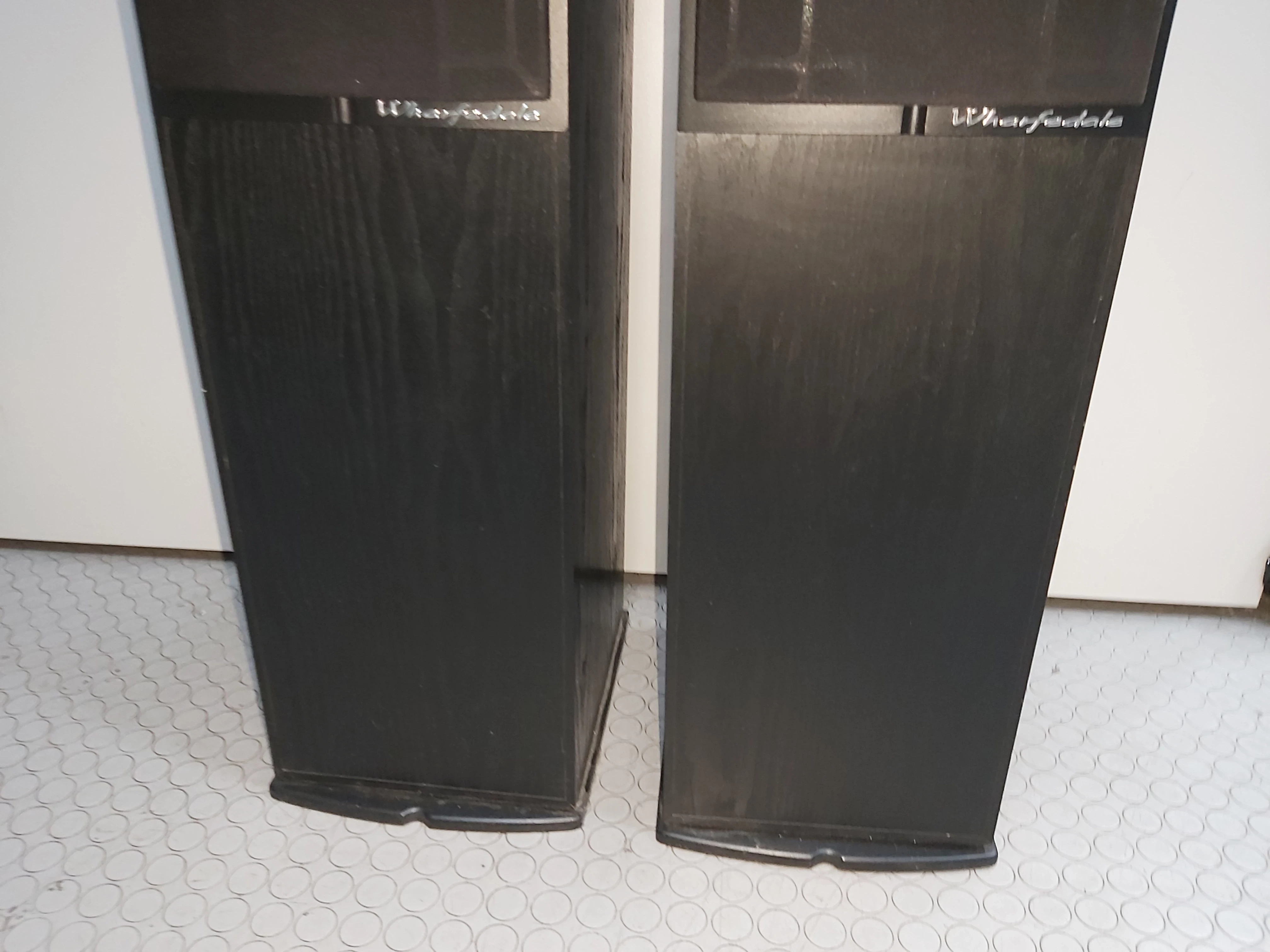 kolumny-podlogowe-wharfedale-diamond-83-2-szt-okazja-model-diamond-83