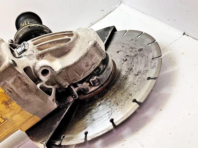 DUŻA SZLIFIERKA KĄTOWA DEWALT DWE4579R