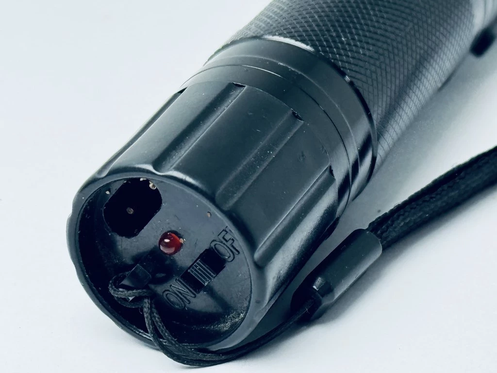 latarka-z-paralizatorem-police-50000w-kod-producenta-police