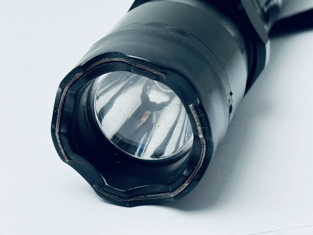 latarka-z-paralizatorem-police-50000w-stan-uzywany