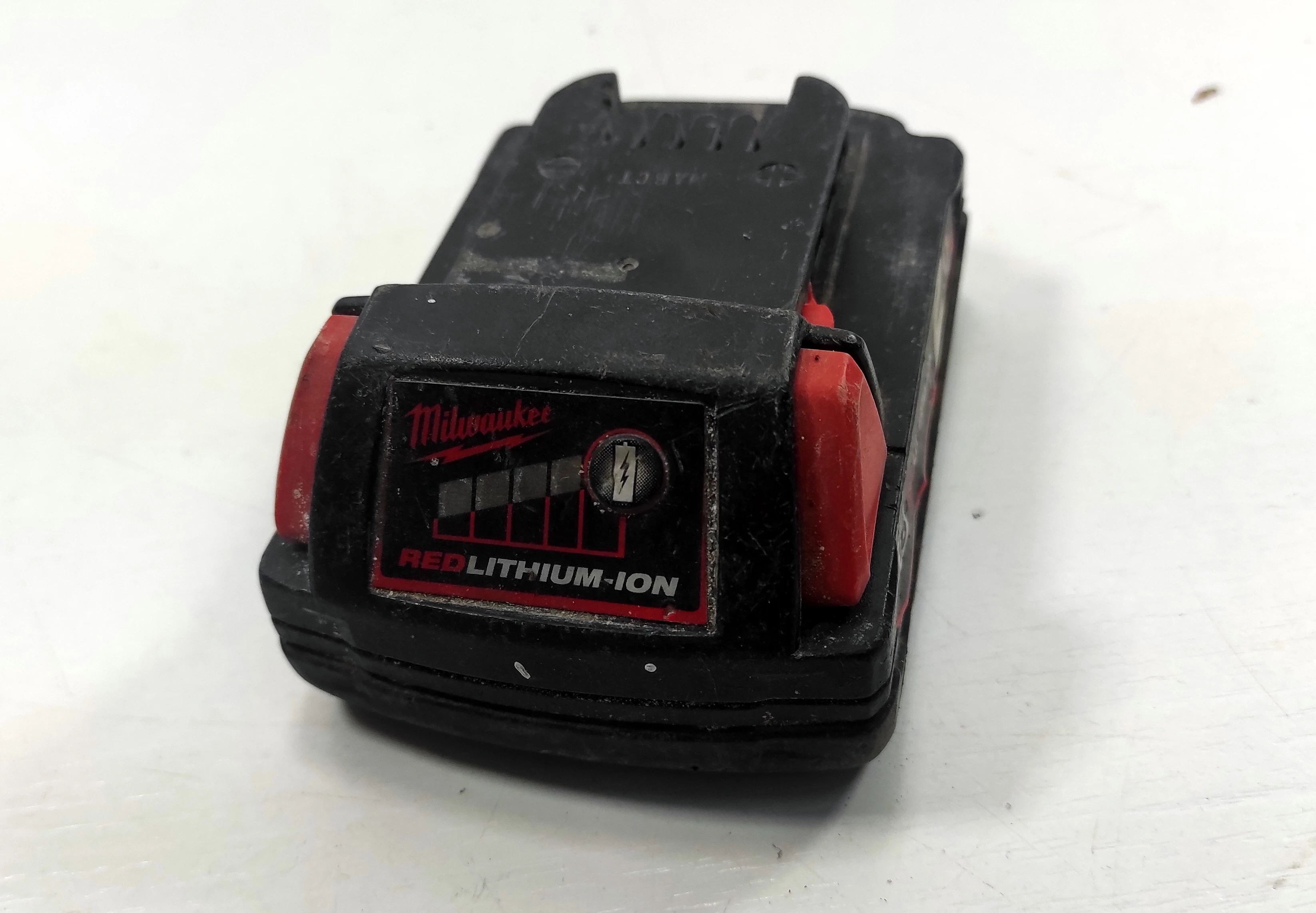 akumulator-milwaukee-m18-2ah-stan-uzywany