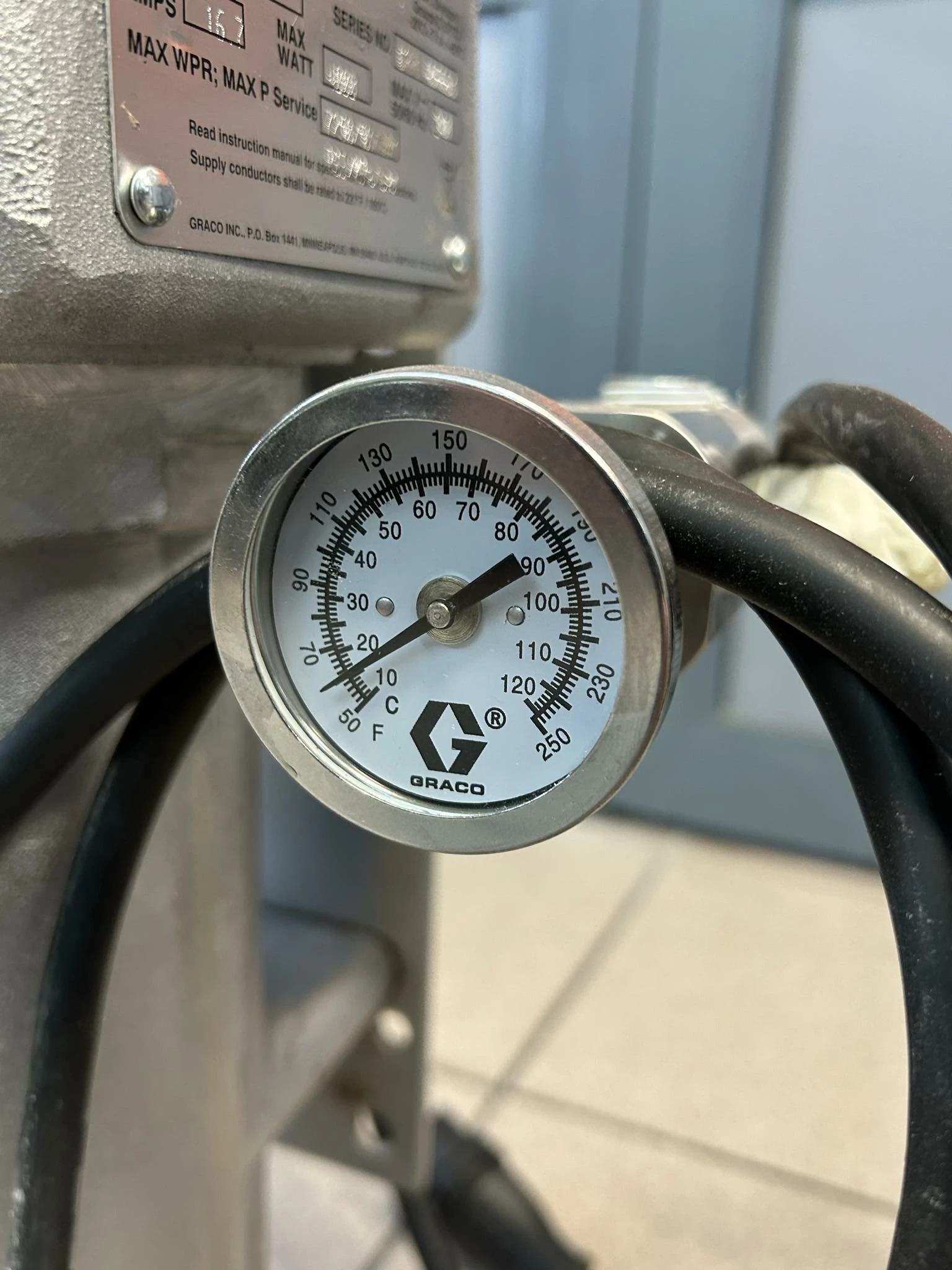 przeplywowy-podgrzewacz-farby-graco-viscon-hf-marka-graco