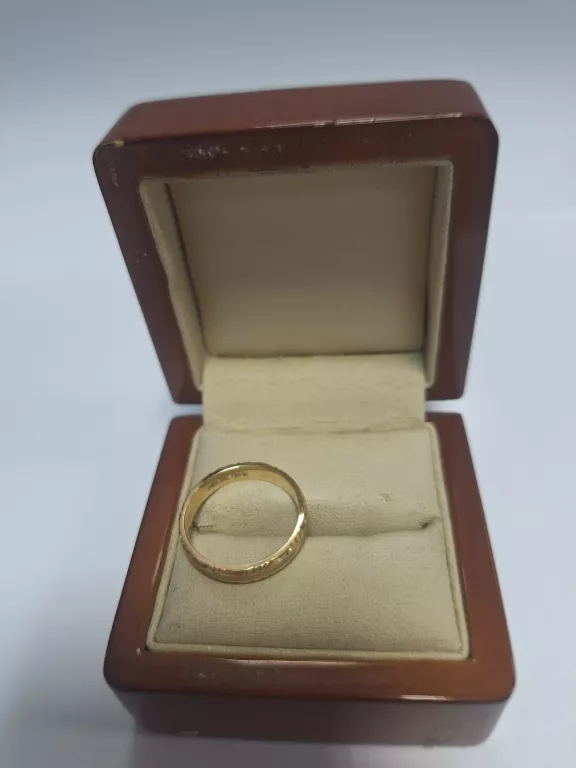 ZŁOTA OBRĄCZKA 4,11 GR R:18 585 PR