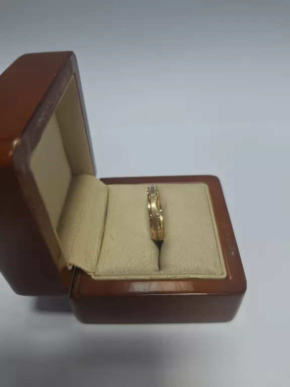 ZŁOTA OBRĄCZKA 4,11 GR R:18 585 PR
