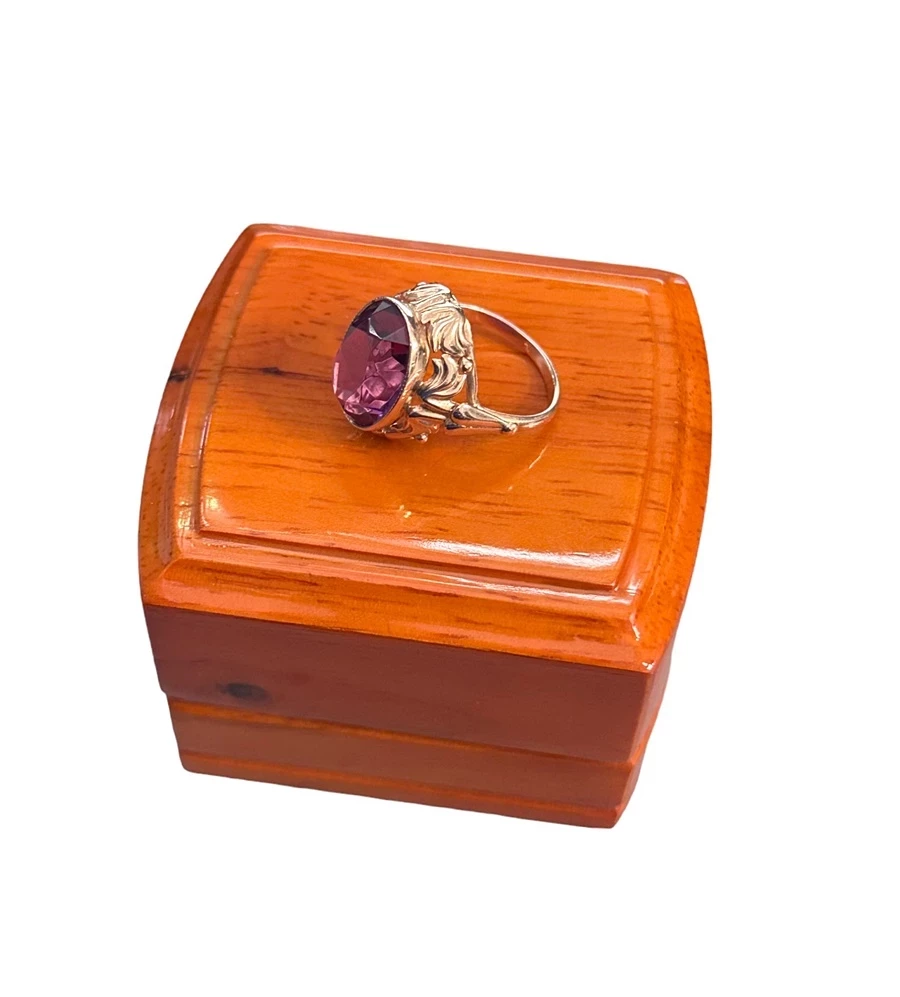 zloty-pierscionek-z-fioletowym-oczkiem-material-zloto