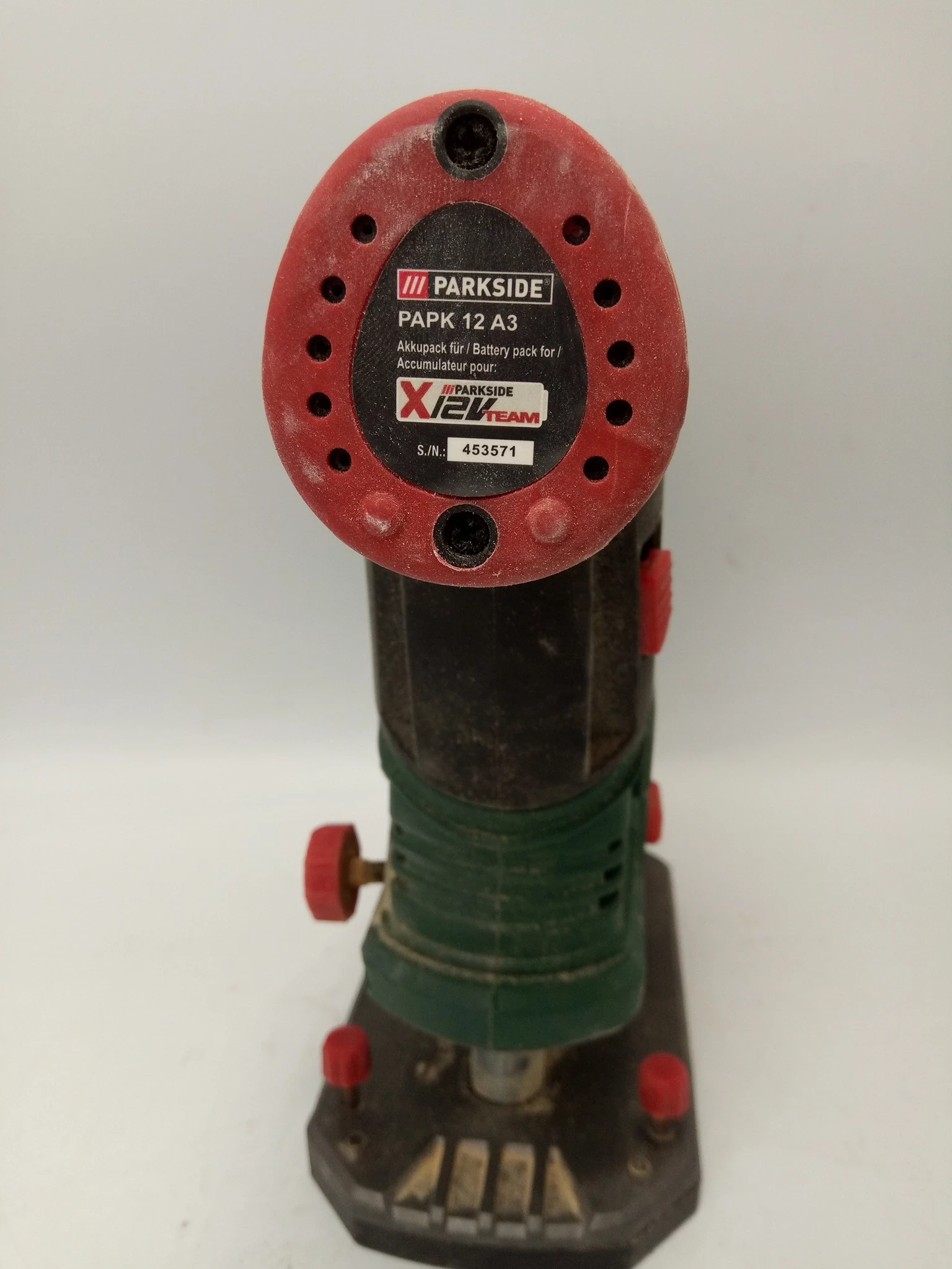 akumulatorowa-frezarka-parkside-pofa-12-b3-aku-walizka-zasilanie-akumulatorowe