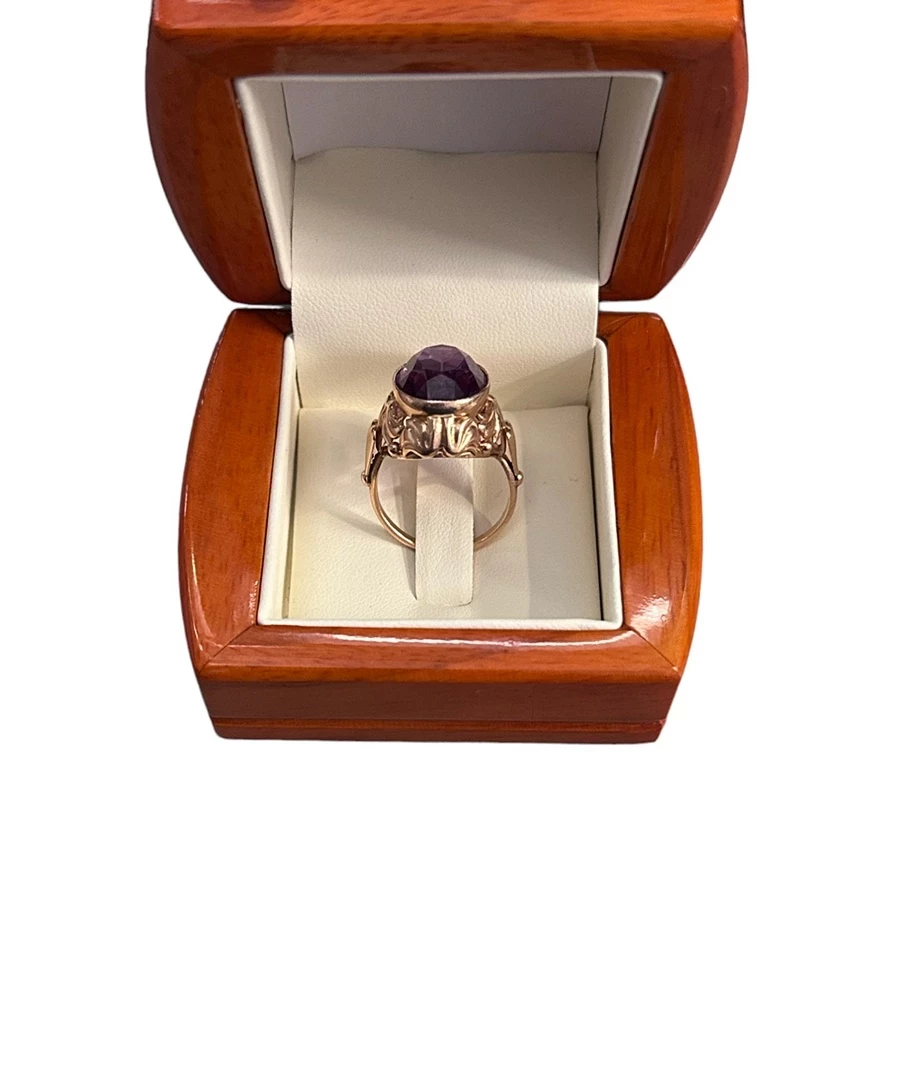 zloty-pierscionek-z-fioletowym-oczkiem-marka-bez-marki