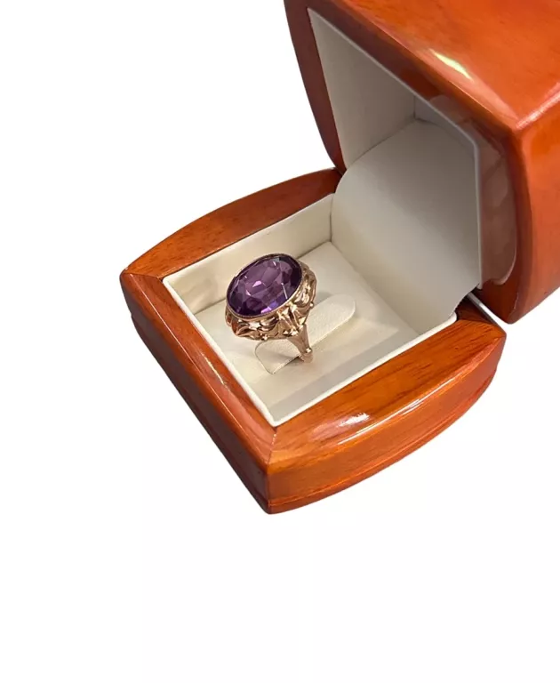 zloty-pierscionek-z-fioletowym-oczkiem-stan-uzywany