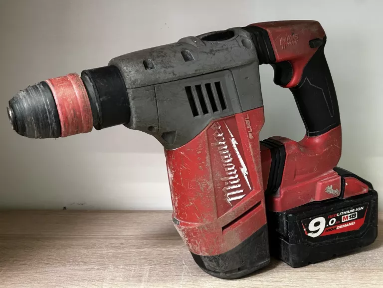 MŁOTOWIERTARKA MILWAUKEE M18 CHPX + AKU 9AH + ŁADOWARKA