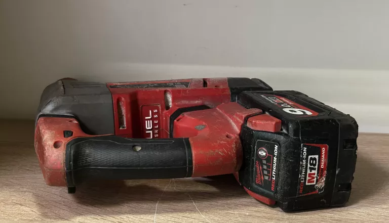 MŁOTOWIERTARKA MILWAUKEE M18 CHPX + AKU 9AH + ŁADOWARKA