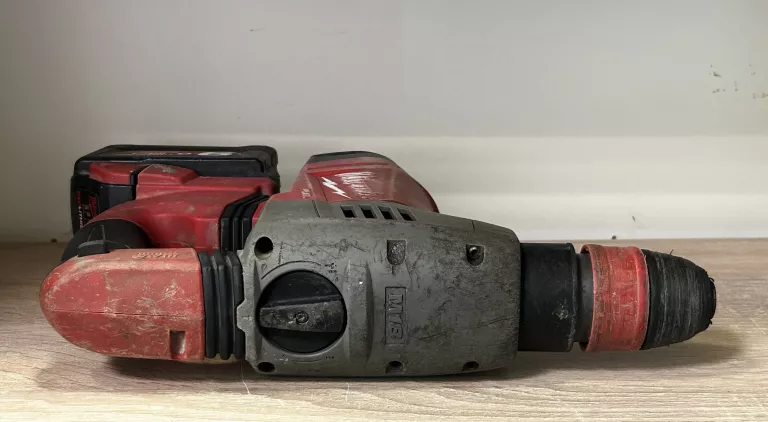 MŁOTOWIERTARKA MILWAUKEE M18 CHPX + AKU 9AH + ŁADOWARKA