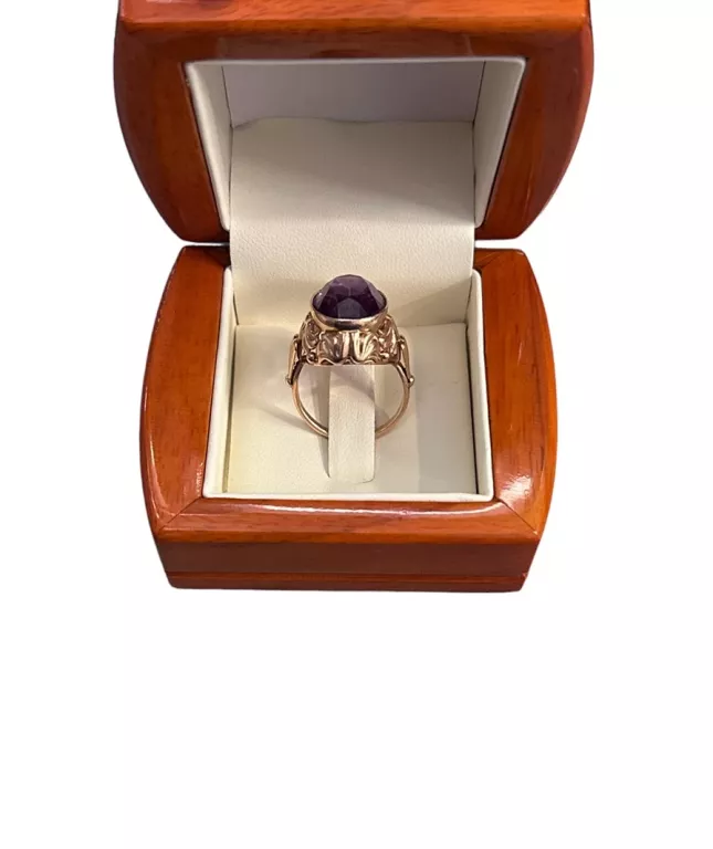 zloty-pierscionek-z-fioletowym-oczkiem-marka-bez-marki