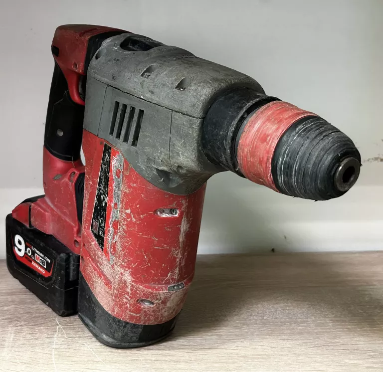 MŁOTOWIERTARKA MILWAUKEE M18 CHPX + AKU 9AH + ŁADOWARKA