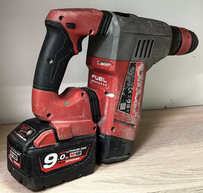 MŁOTOWIERTARKA MILWAUKEE M18 CHPX + AKU 9AH + ŁADOWARKA