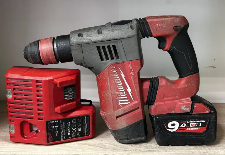 MŁOTOWIERTARKA MILWAUKEE M18 CHPX + AKU 9AH + ŁADOWARKA