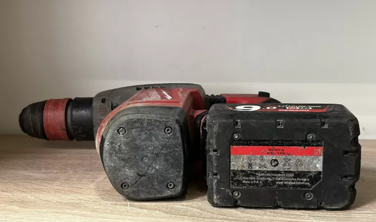MŁOTOWIERTARKA MILWAUKEE M18 CHPX + AKU 9AH + ŁADOWARKA