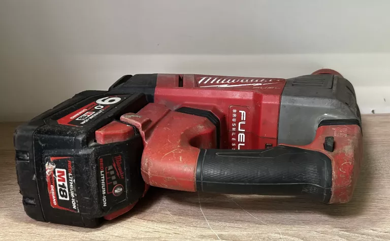 MŁOTOWIERTARKA MILWAUKEE M18 CHPX + AKU 9AH + ŁADOWARKA